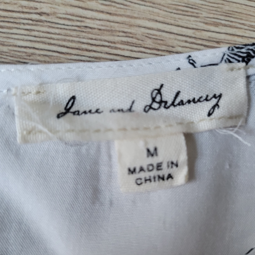 Jane and Delancey Zebra Top , Size M , White with Zebra Graphics - Picture 7 of 8